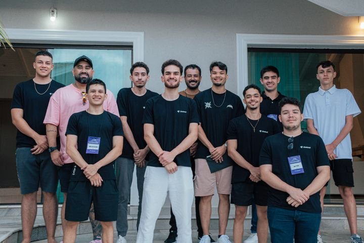 Membros da comunidade Likeland Pro reunidos na LLHOUSE